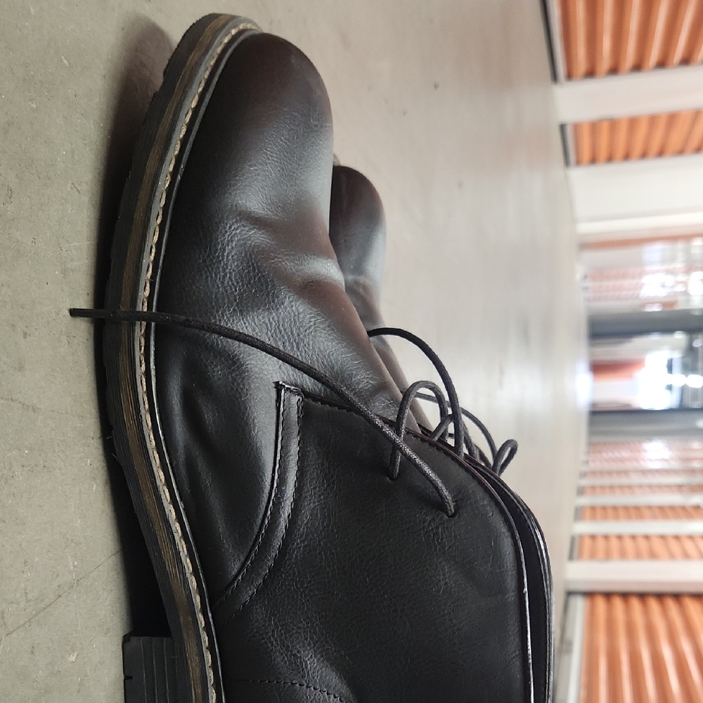 Black Leather Chukka Boots with Stitching Detail